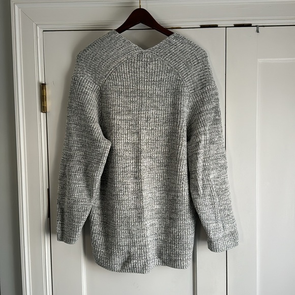 URBAN OUTFITTERS CHUNKY KNIT V-NECK SWEATER NWOT - Picture 2 of 6